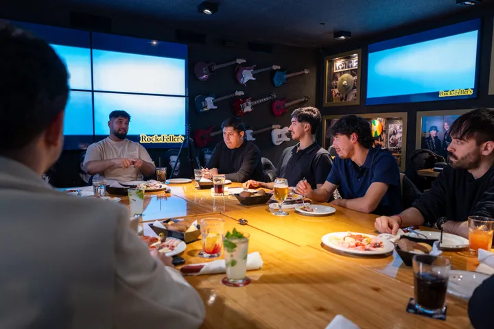 Cena con alumnos en Rock & Fellers — 2