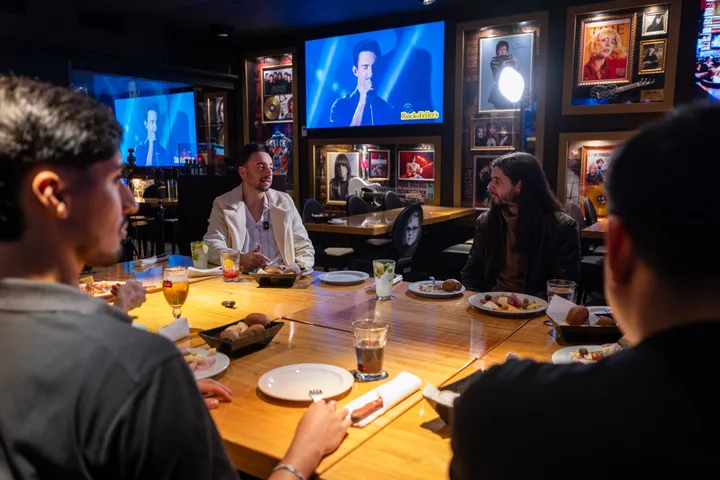 Cena con alumnos en Rock & Fellers — 3
